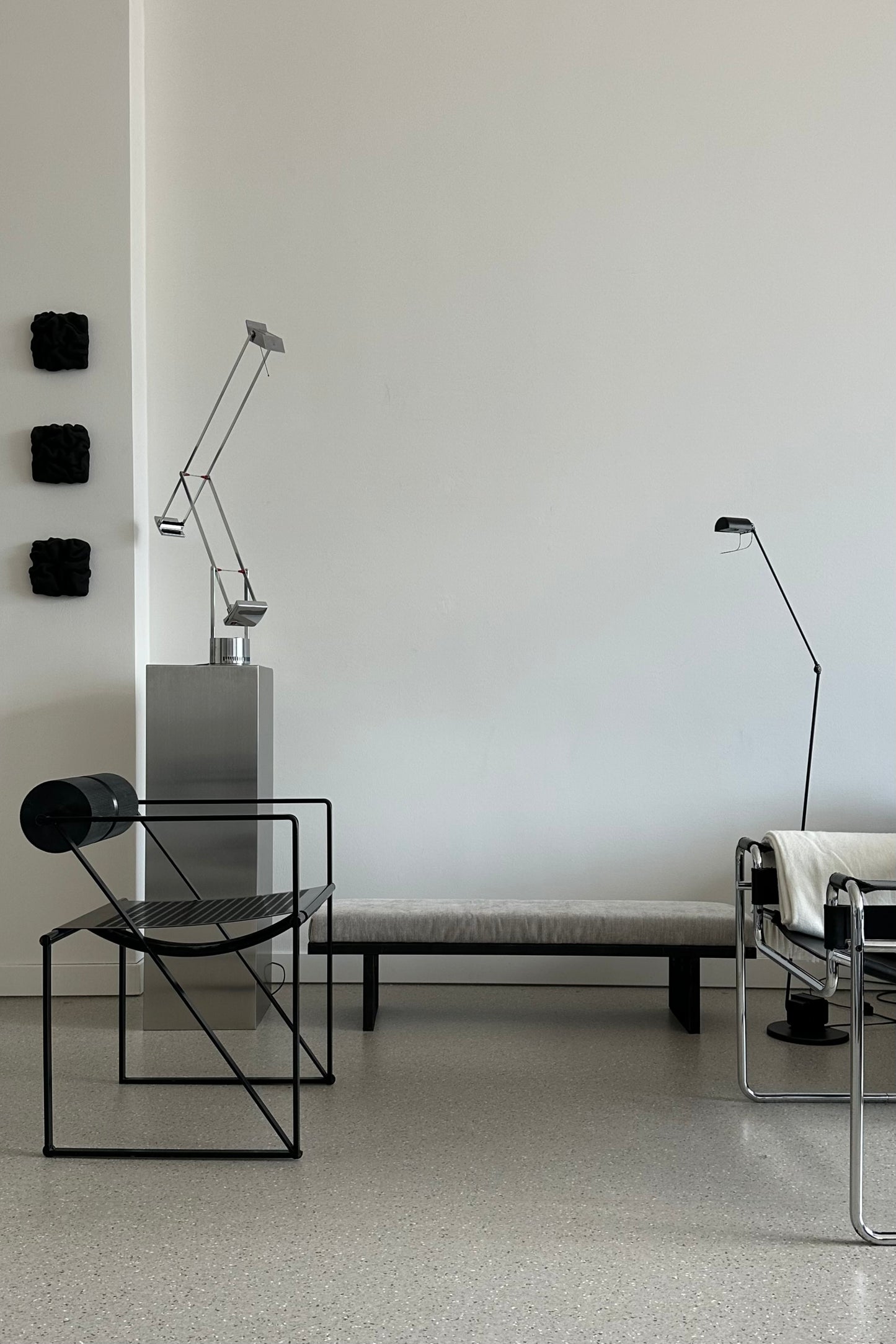 NOSTALGIA stainless steel pedestal