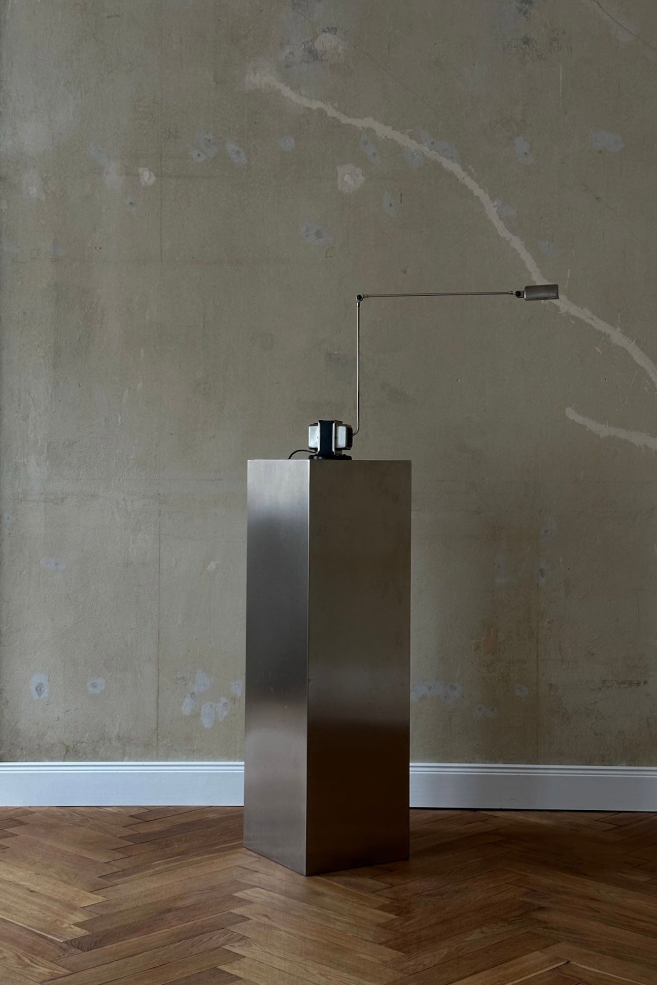 NOSTALGIA stainless steel pedestal