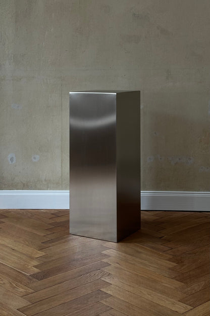 NOSTALGIA stainless steel pedestal