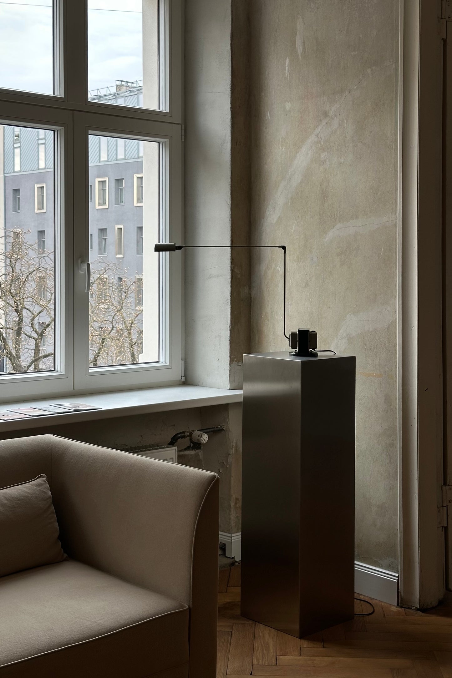 NOSTALGIA stainless steel pedestal