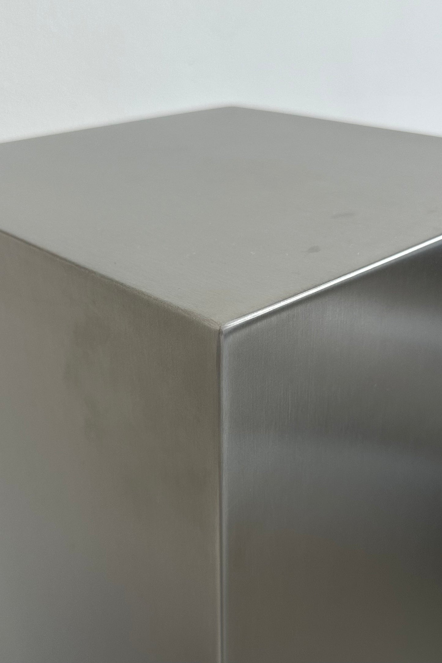 NOSTALGIA stainless steel pedestal