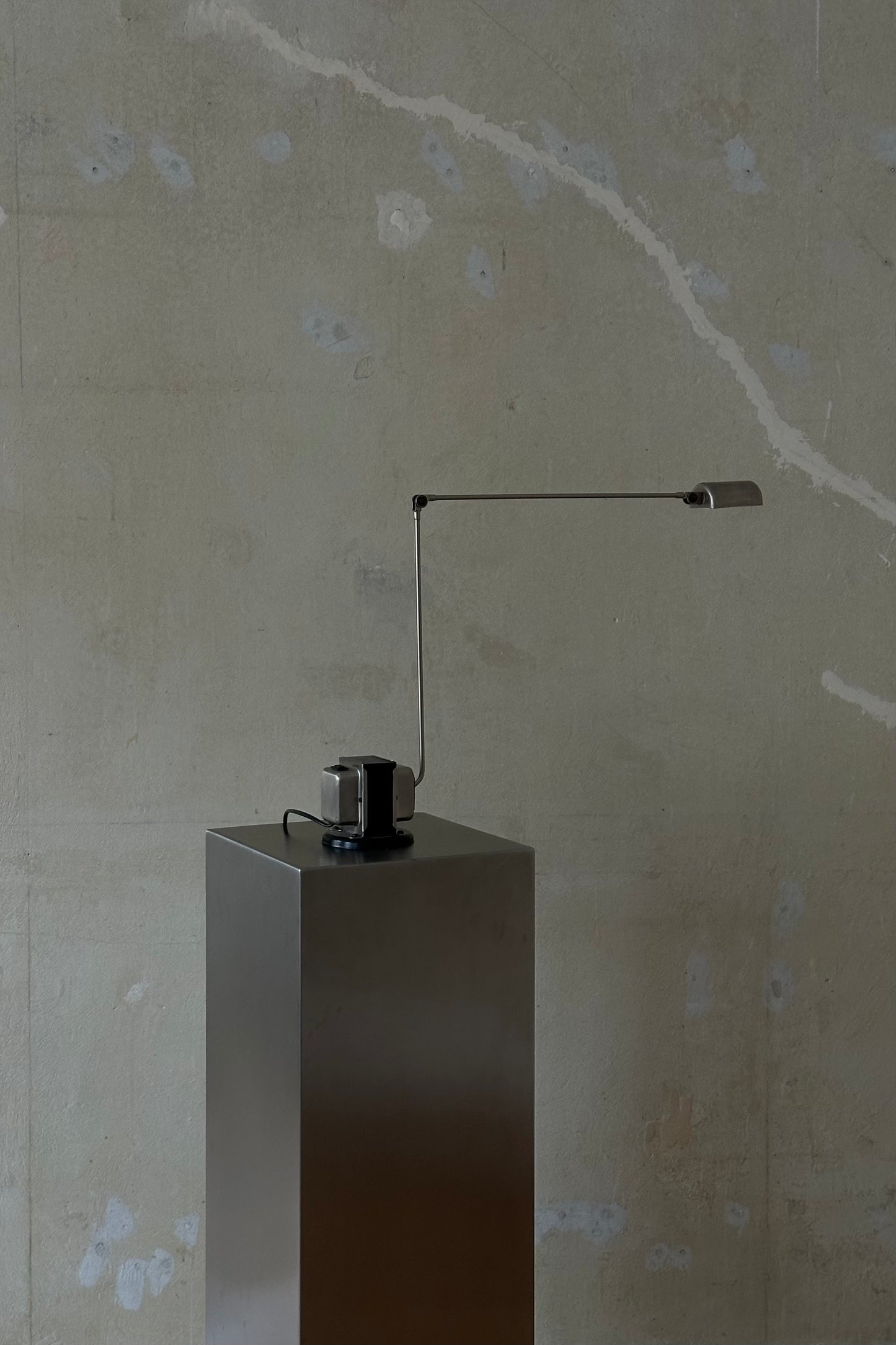 NOSTALGIA stainless steel pedestal